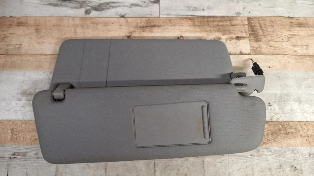 Sun visor clip/hook/bracket 7L6857552