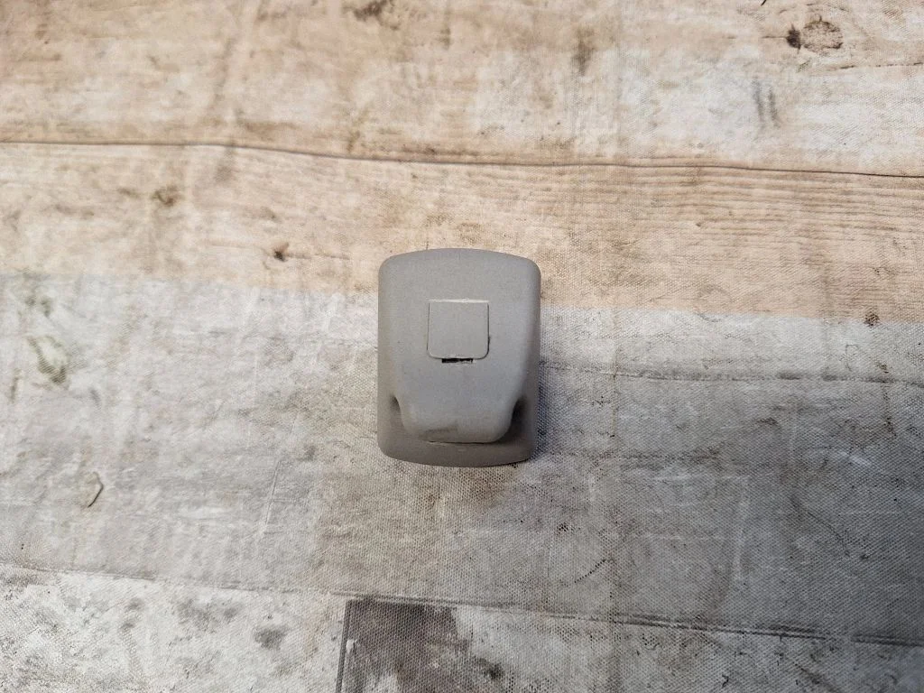 Sun visor clip/hook/bracket
