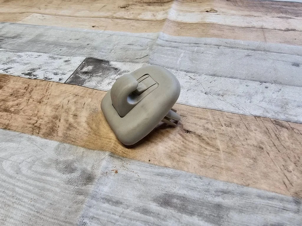 Päikesesirmi kinnitusklamber