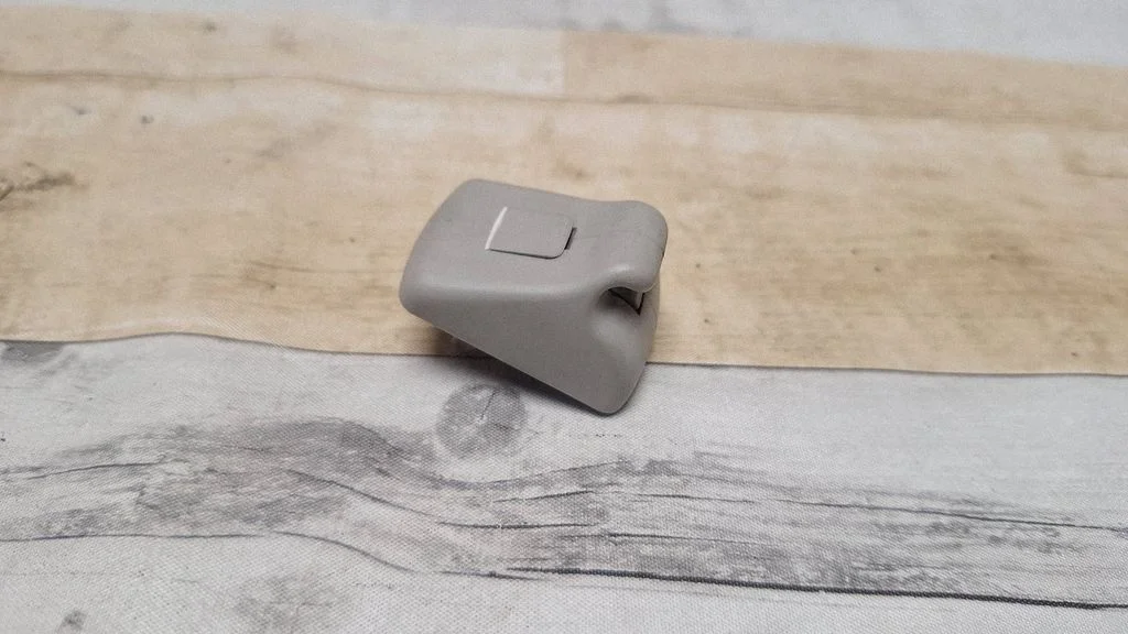 Sun visor clip/hook/bracket