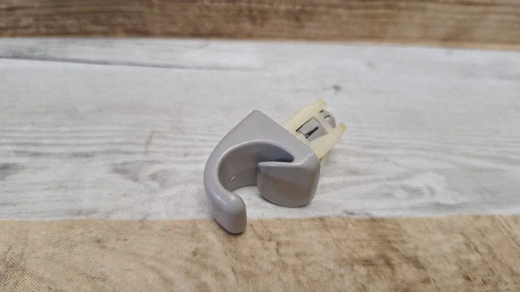 Sun visor clip/hook/bracket