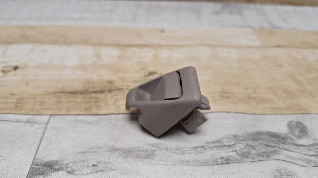 Sun visor clip/hook/bracket