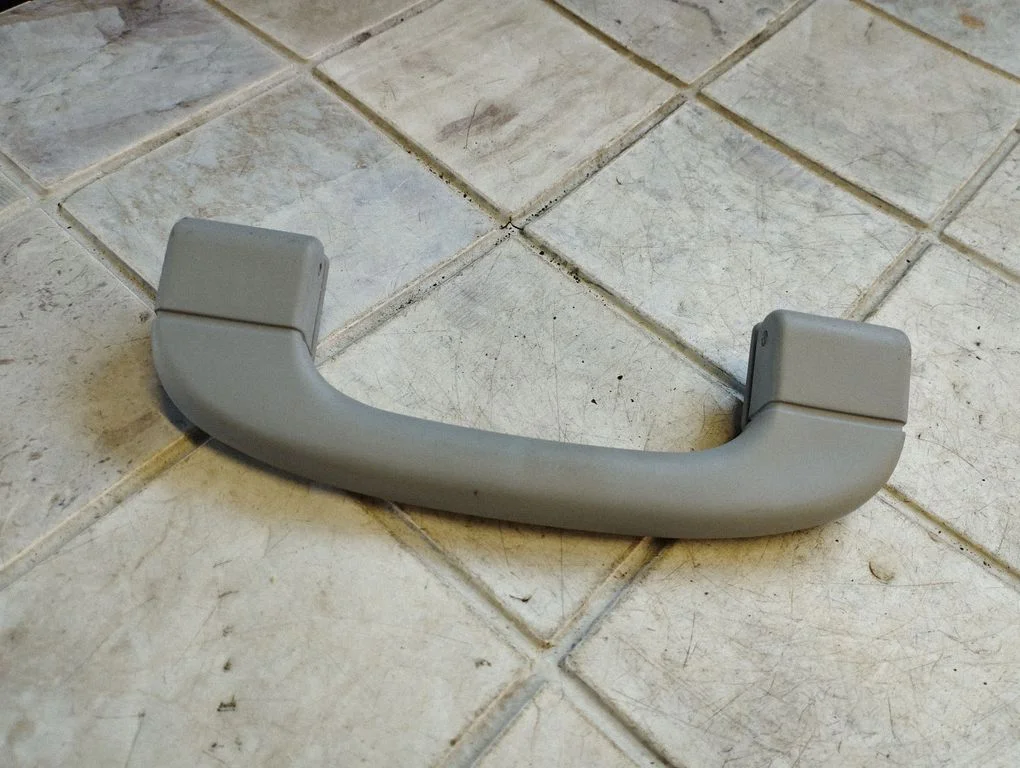 Front interior roof grab handle 9143516