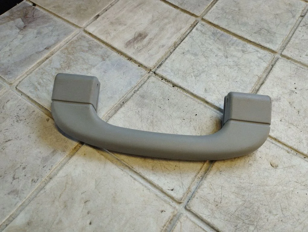 Front interior roof grab handle 9143516