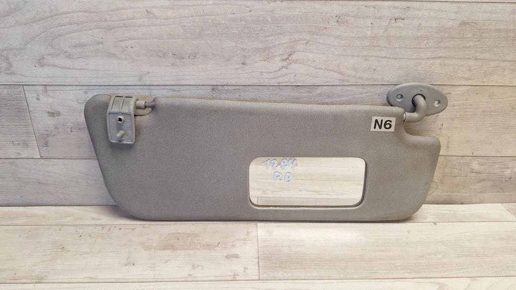 Sun visor – front right