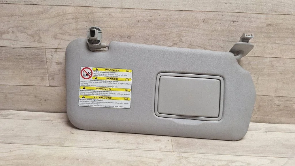 Sun visor – front right