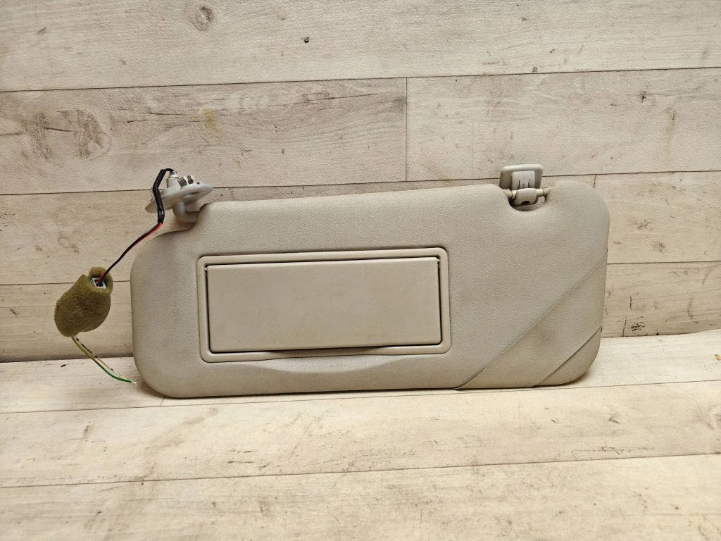 Sun visor – left