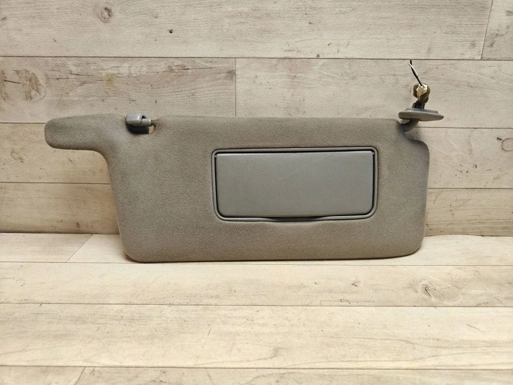 Sun visor – Toyota Avensis T250 (2003-2006)