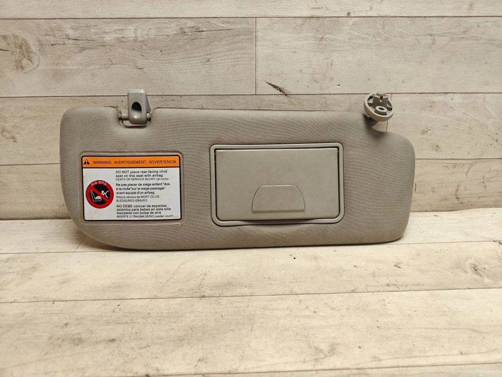 Sun visor – right