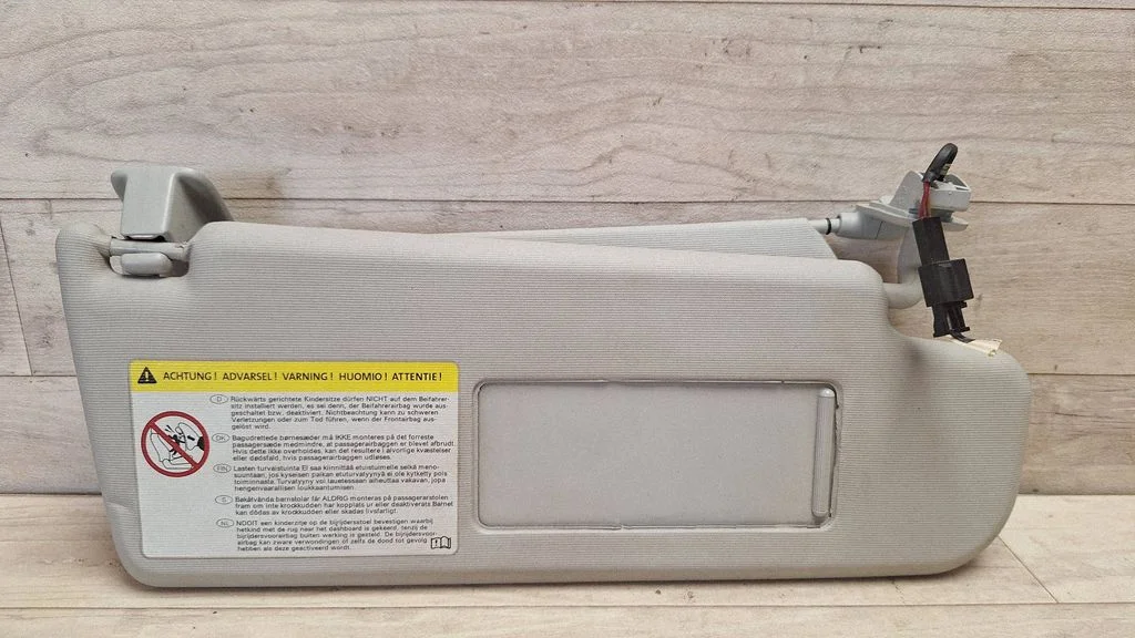 Sun visor – front right
