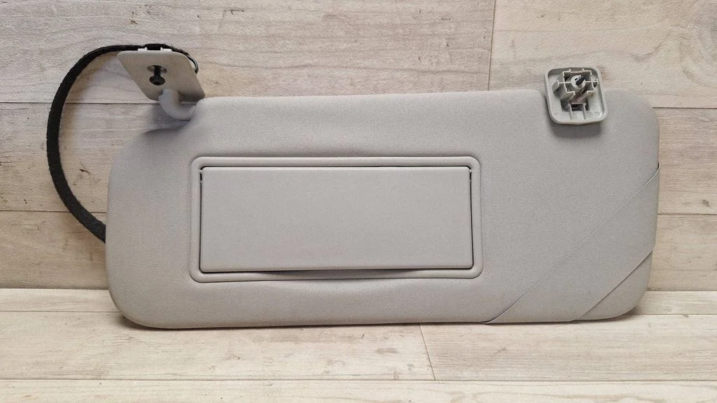 Sun visor – front left