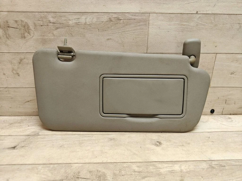 Sun visor – front right