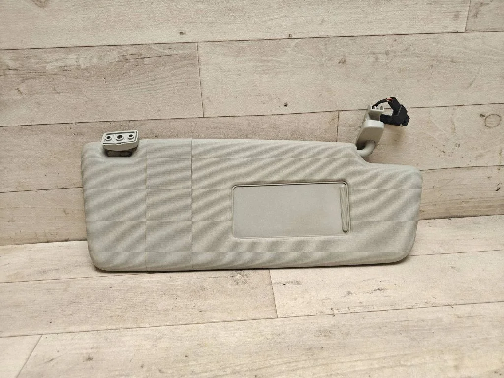 Sun visor – front right