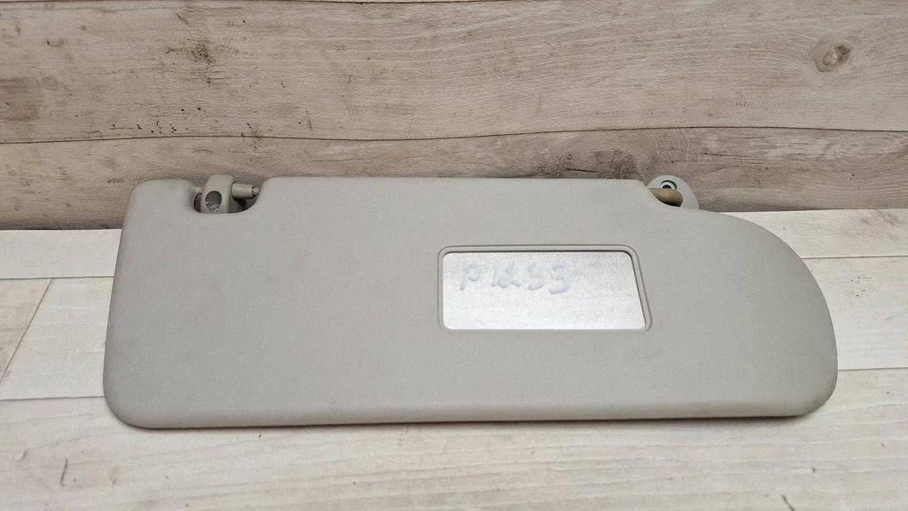 Sun visor – front right