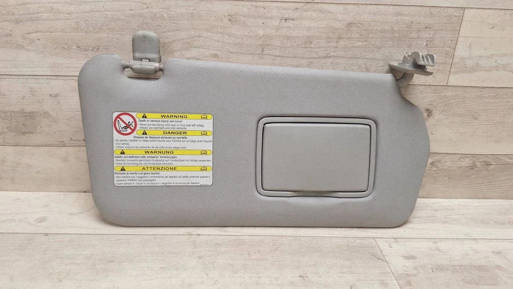Sun visor – front right