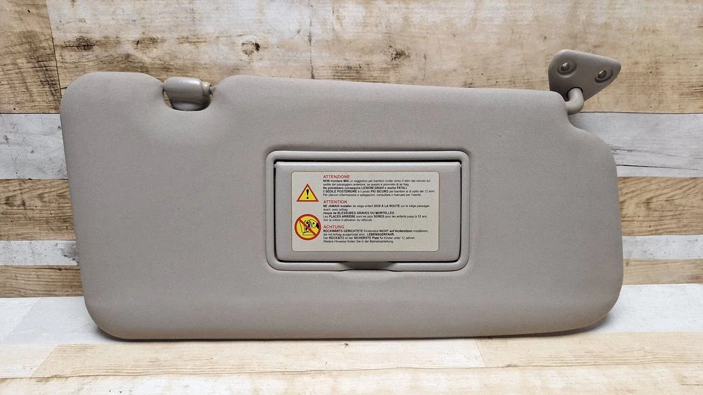 Sun visor – front left