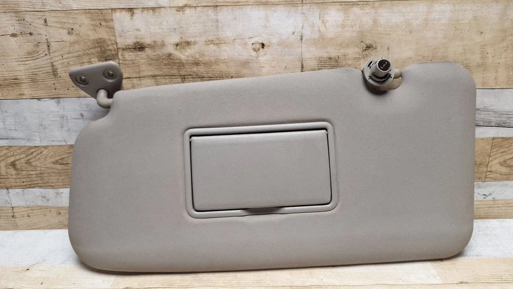 Sun visor – front right