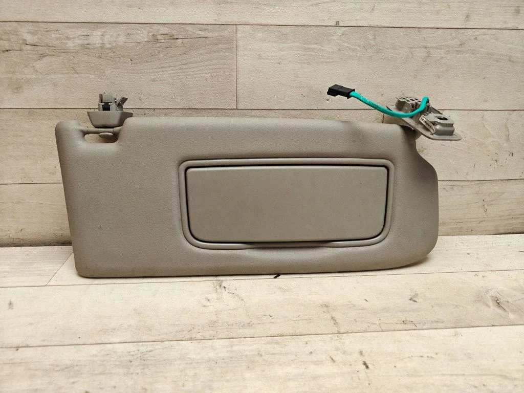 Sun visor – front right