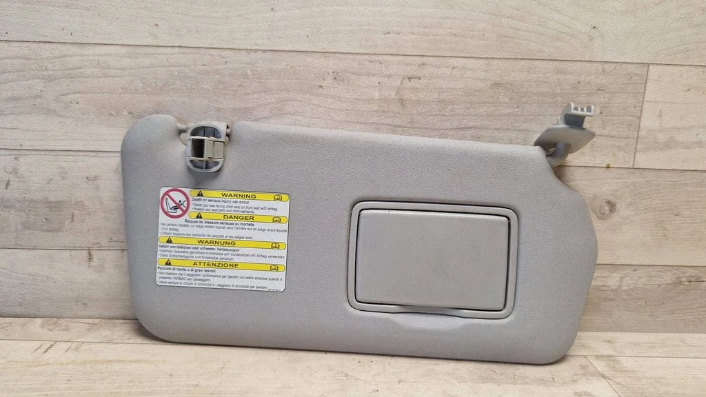 Sun visor – front right