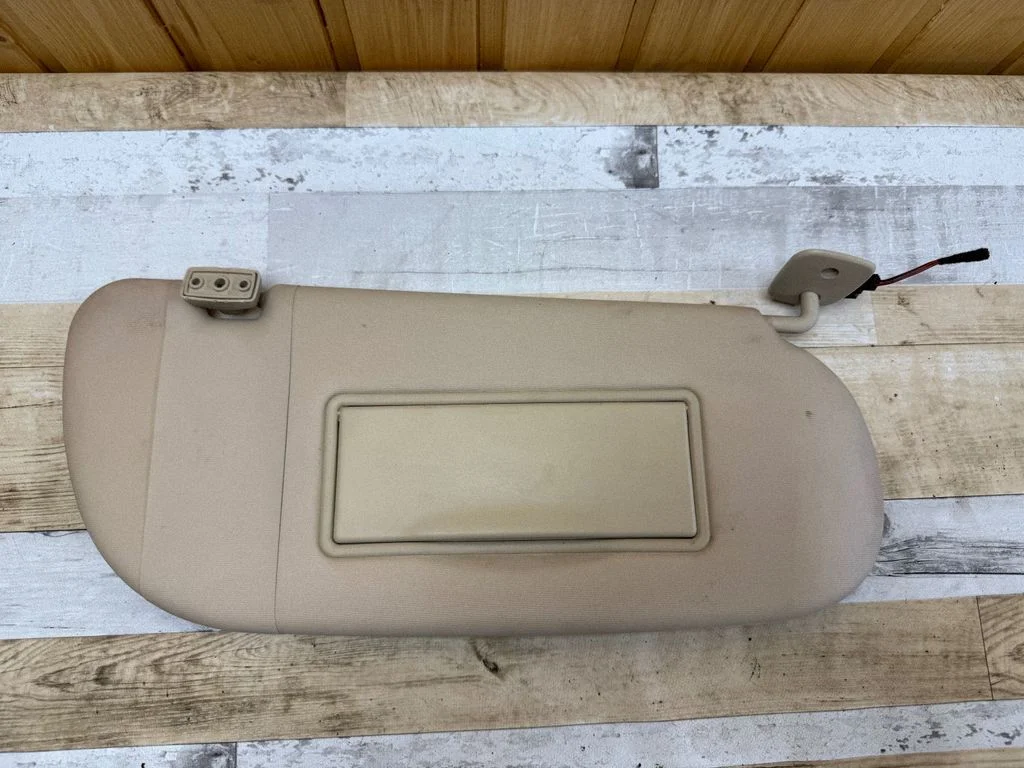 Sun visor – front right