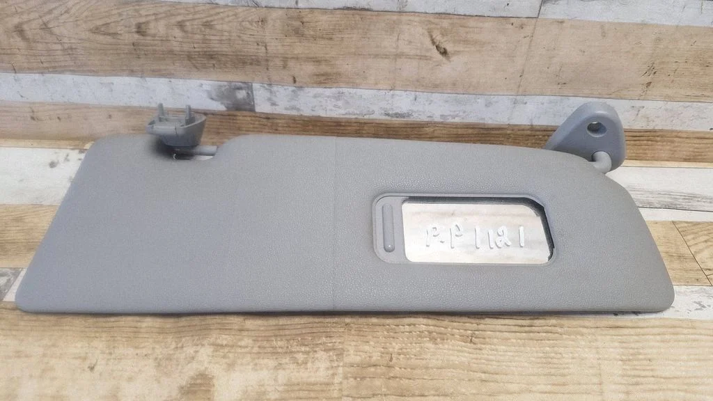 Sun visor – front right