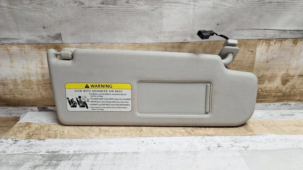 Sun visor – right