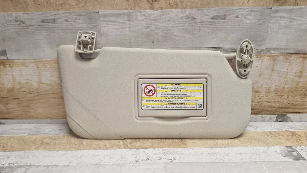 Sun visor – right