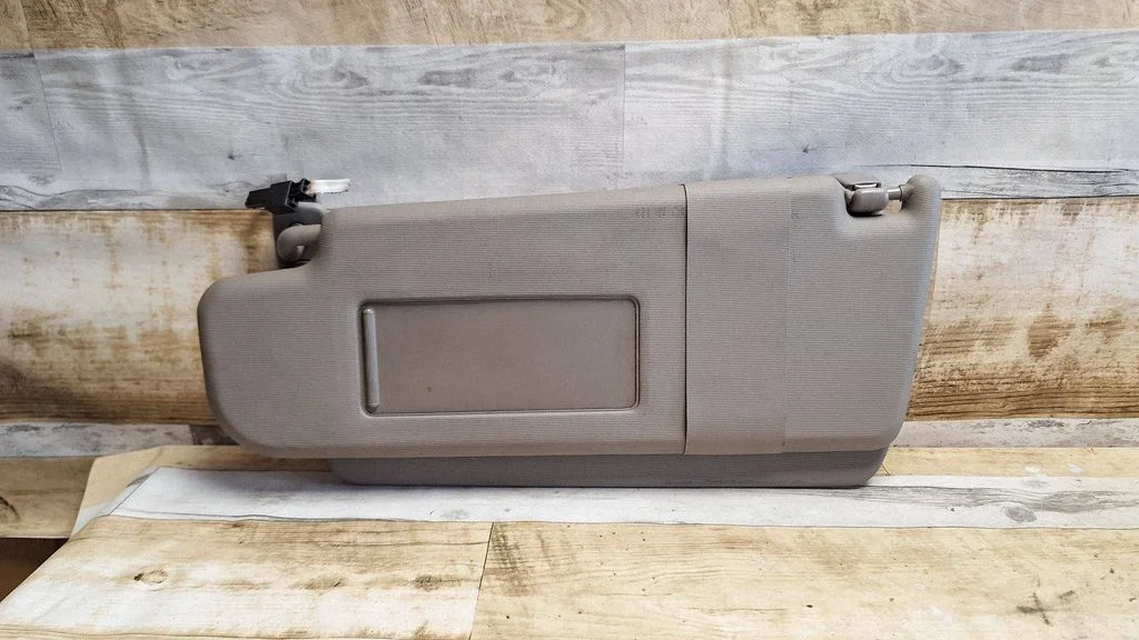Sun visor – left