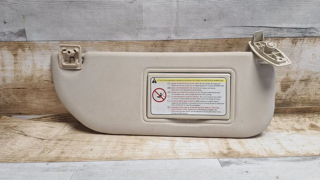Sun visor – right