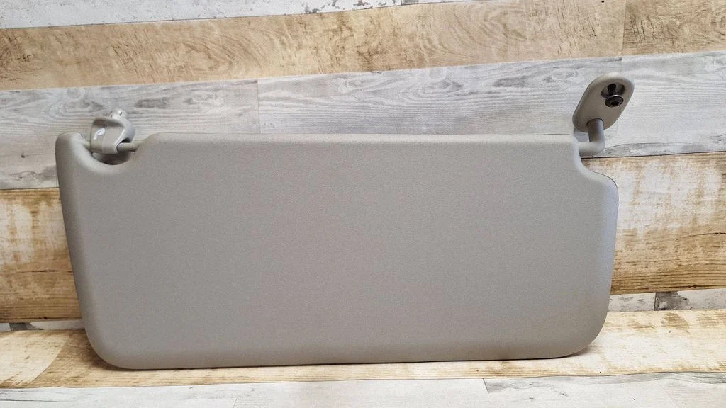 Sun visor – right