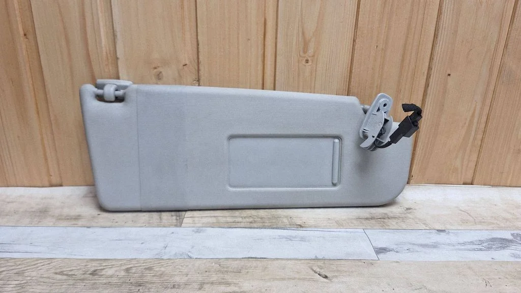 Sun visor – right