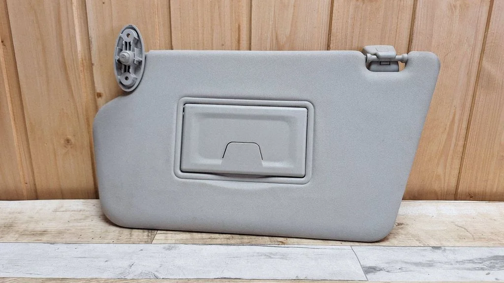 Sun visor – front left