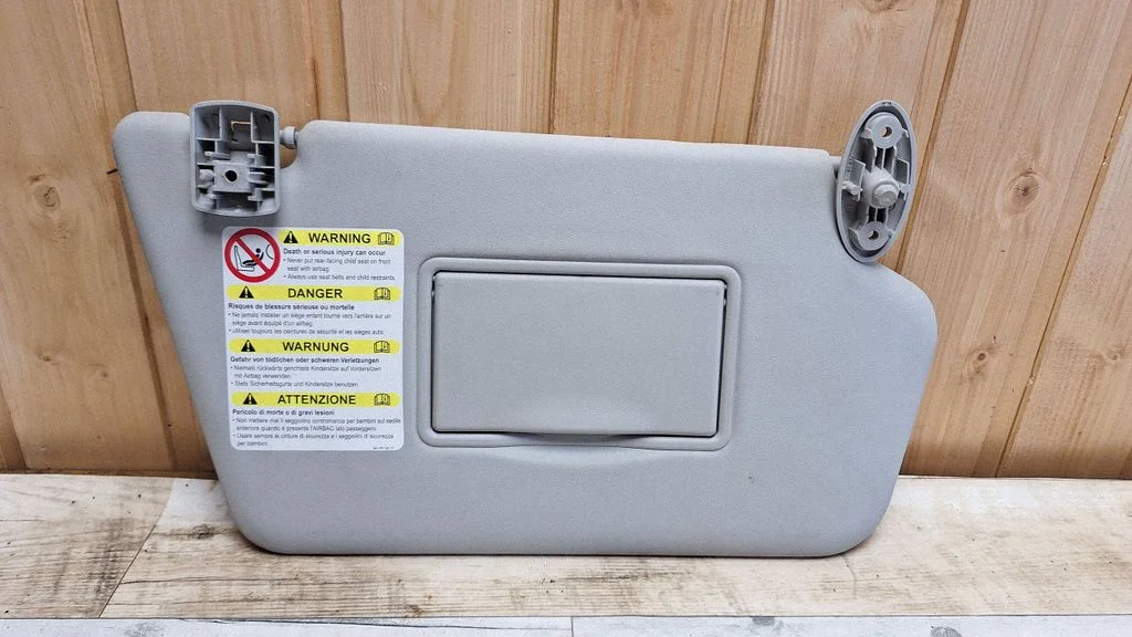 Sun visor – front right