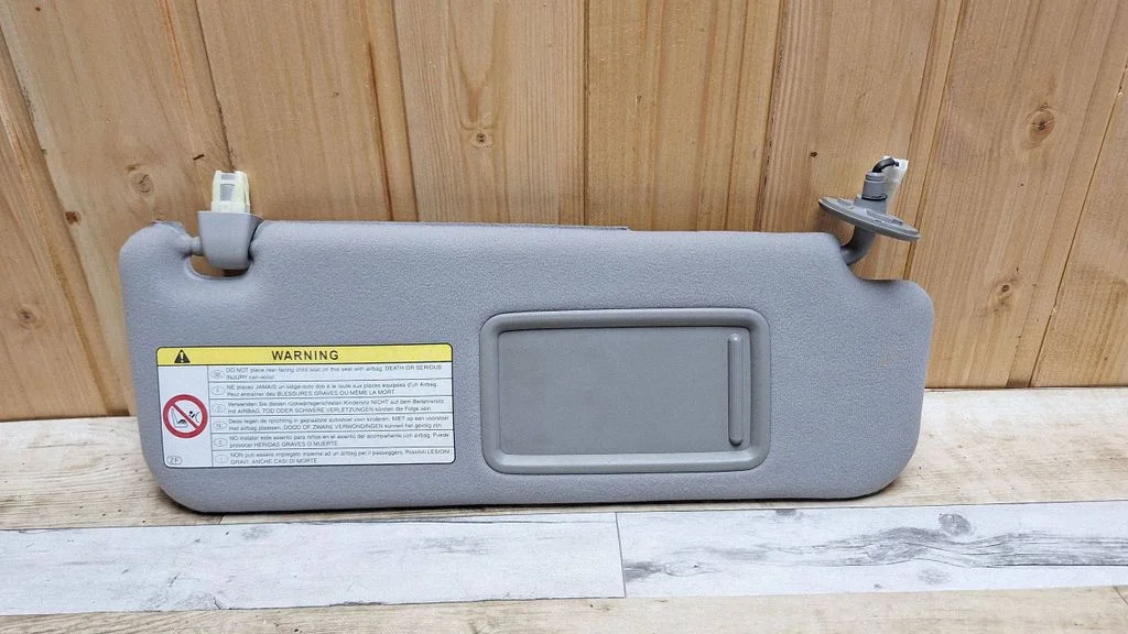 Sun visor – right