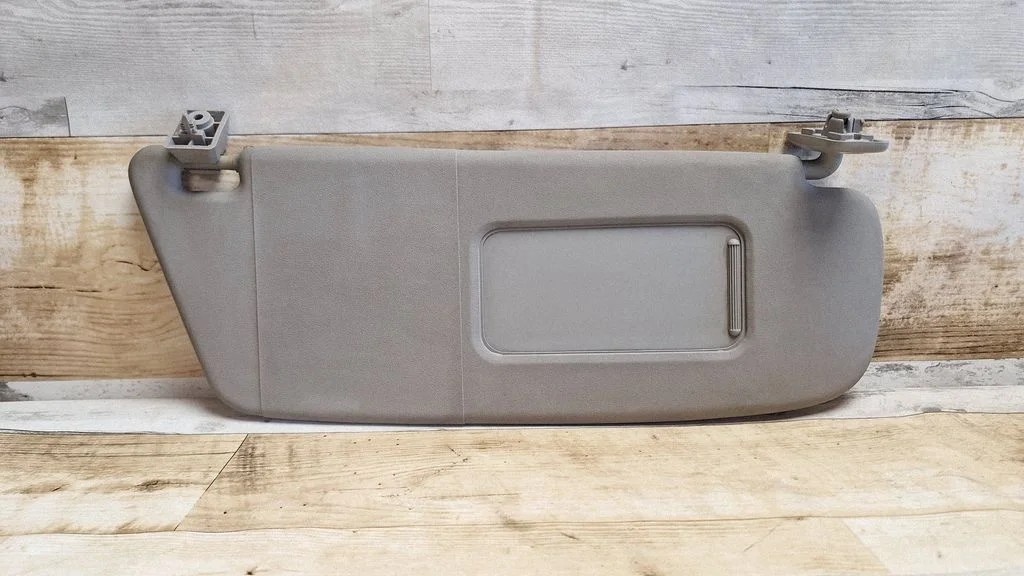 Sun visor – right