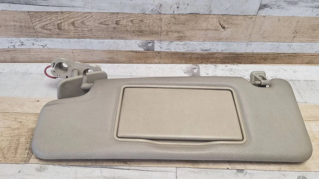 Sun visor – front left