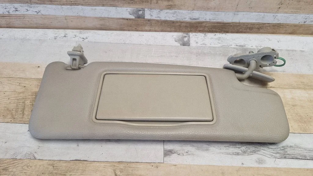 Sun visor – front right