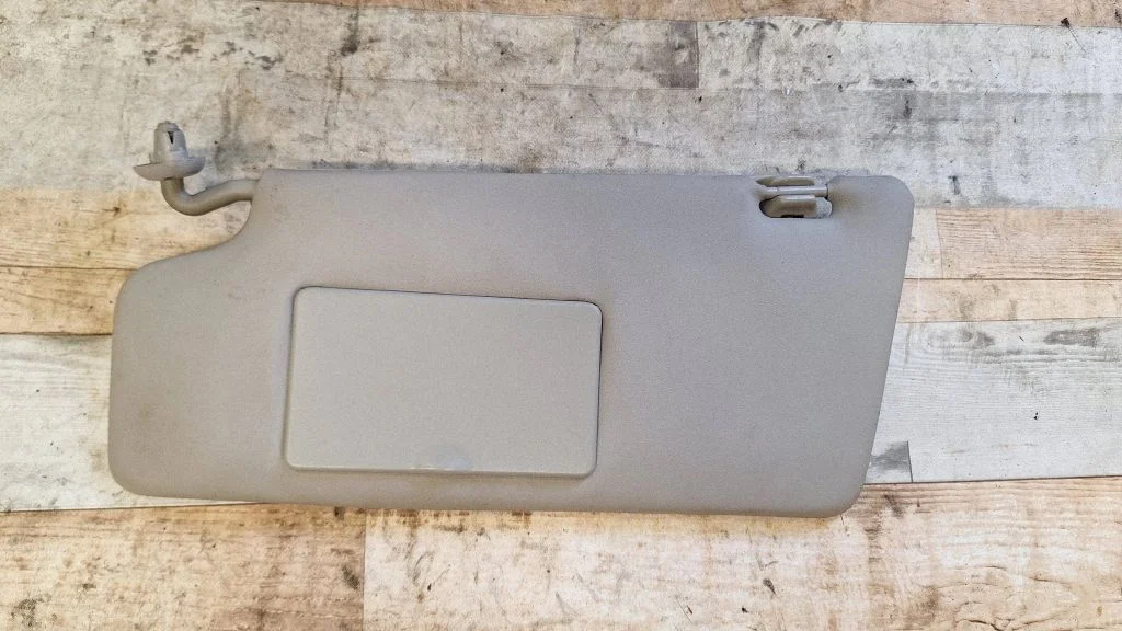 Päikesesirm – eesmine vasak