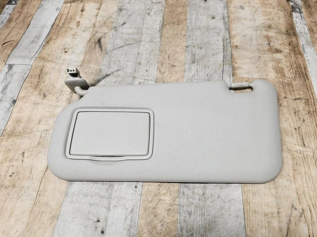 Sun visor – front left