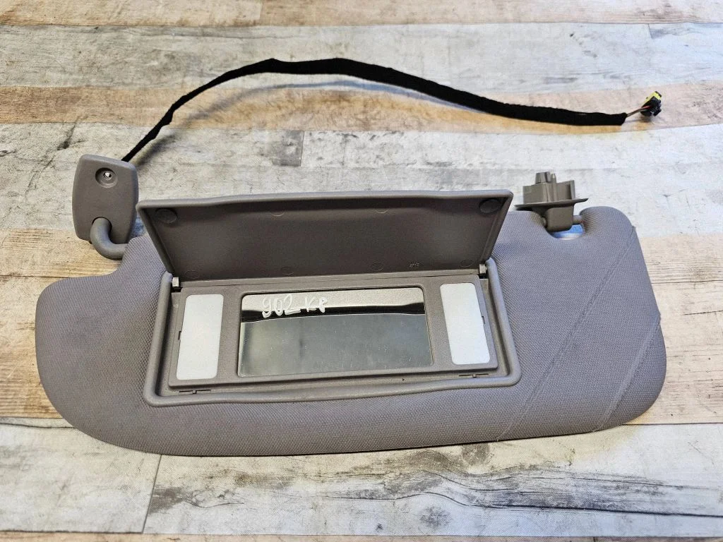 Sun visor – front left
