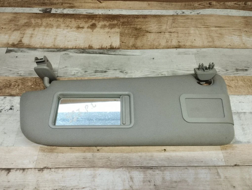 Sun visor – front left
