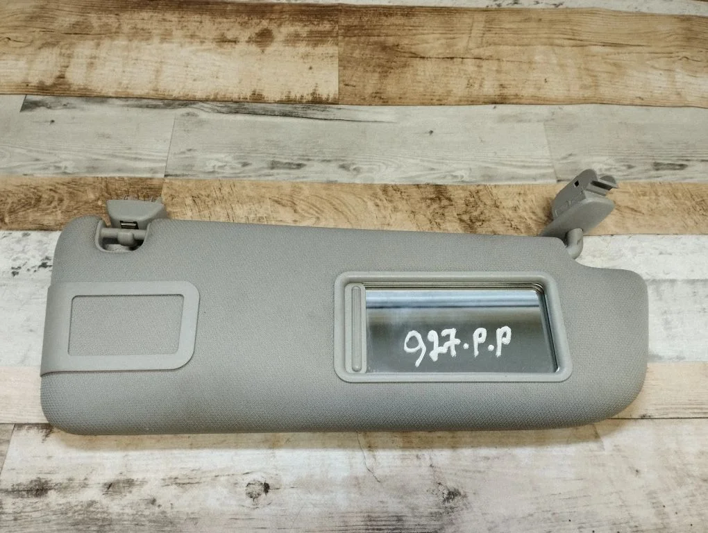 Sun visor – front right