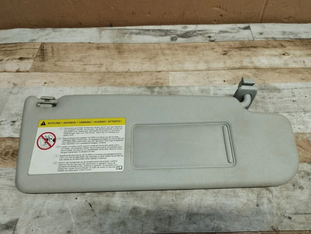 Sun visor – front right