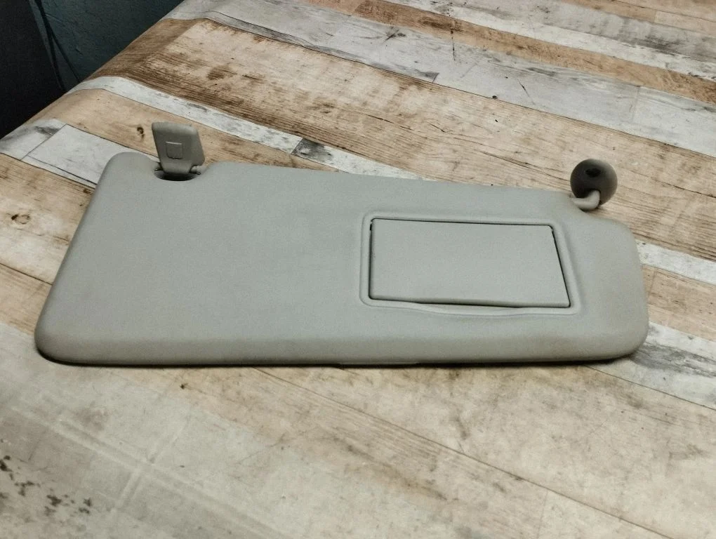 Sun visor – right