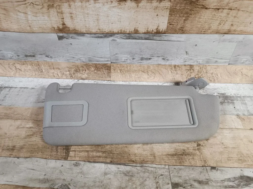 Sun visor – front right