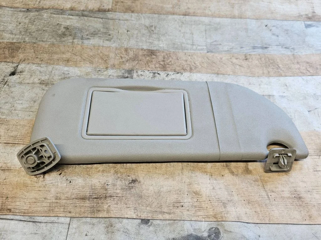 Sun visor – front right