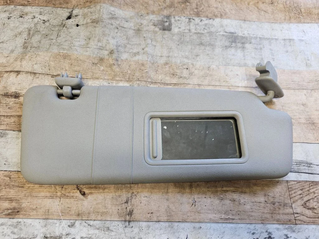 Sun visor 8E02857552