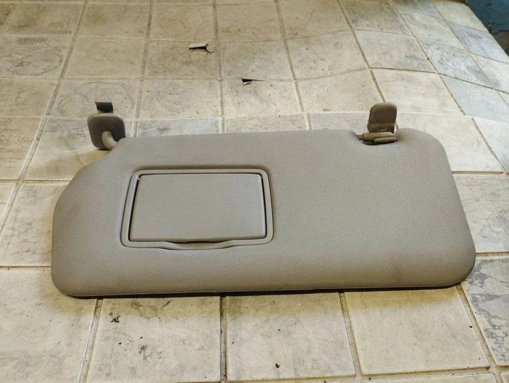 Sun visor – front left