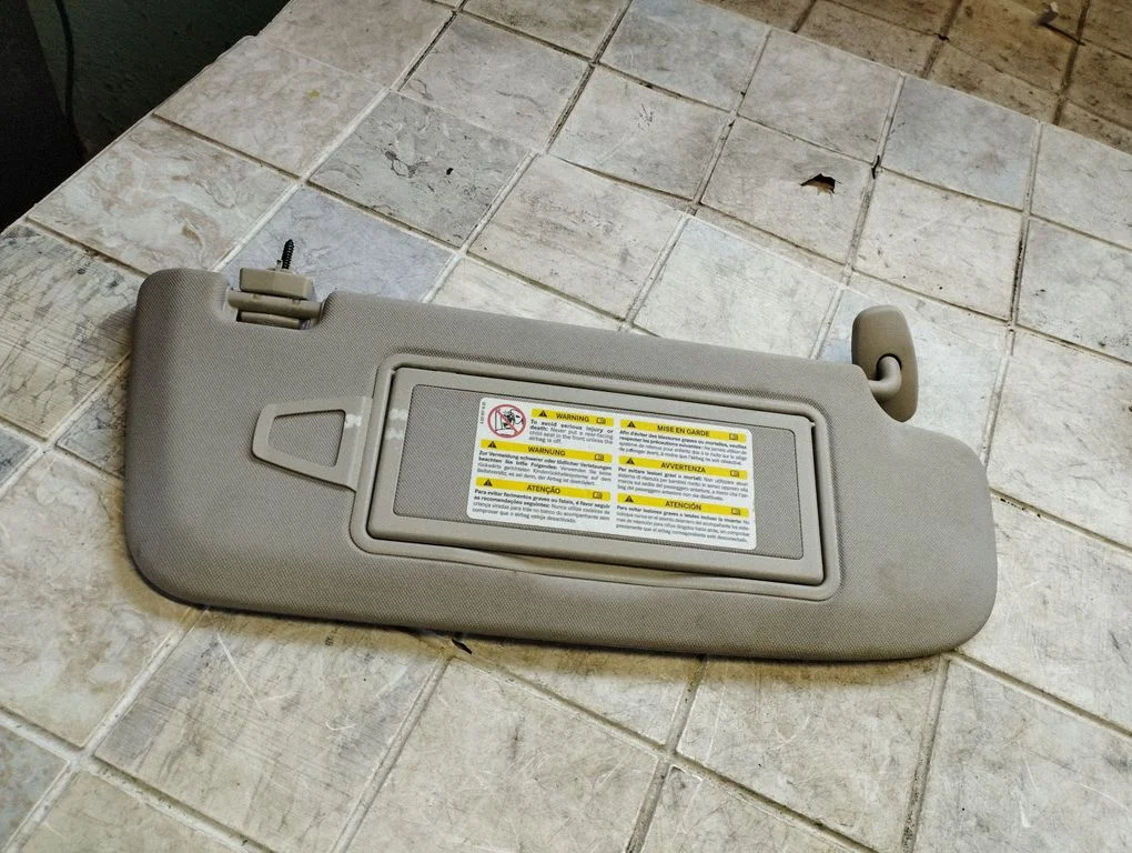 Sun visor – right