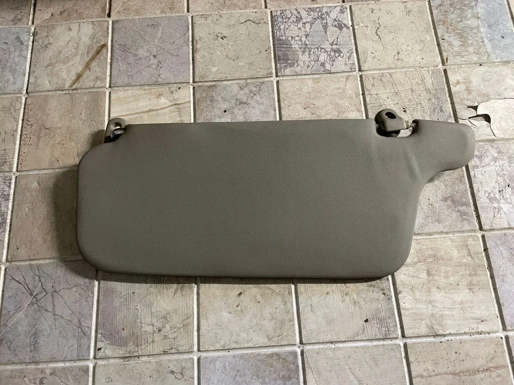 Sun visor – front right